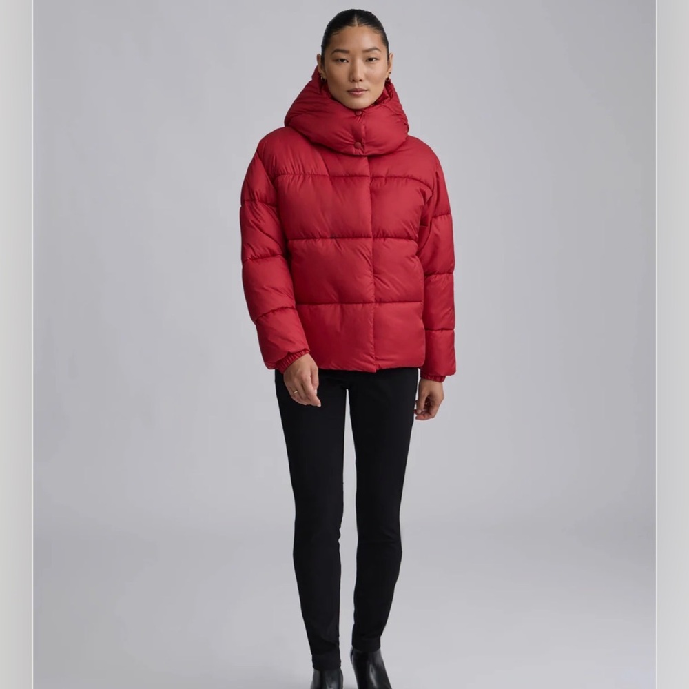 Women's Red Puffer Jacket‎